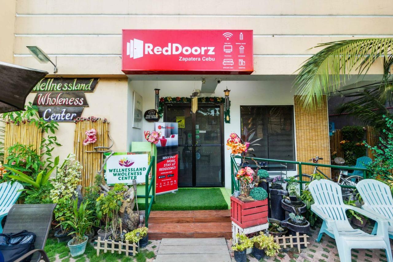 Hotel Reddoorz @ Zapatera Cebu Esterno foto