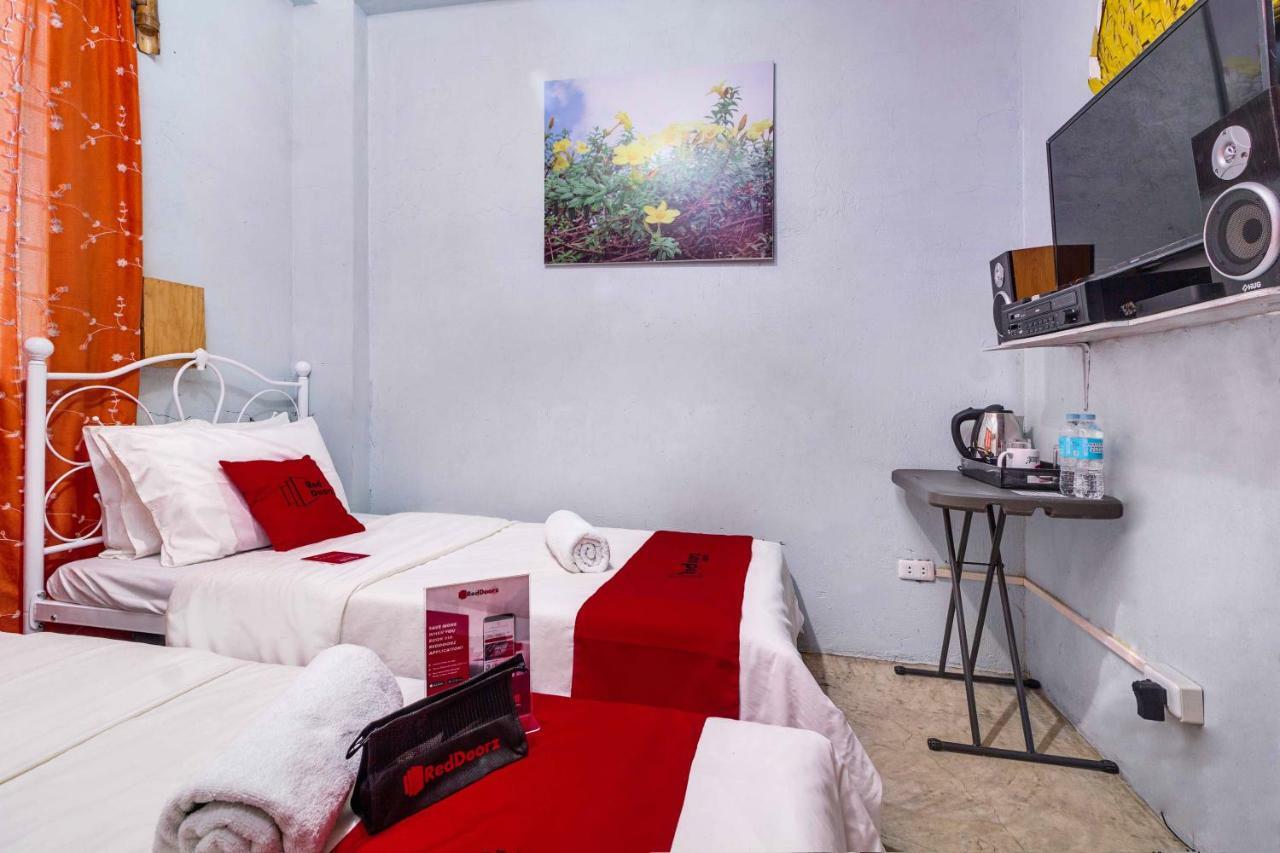 Hotel Reddoorz @ Zapatera Cebu Esterno foto