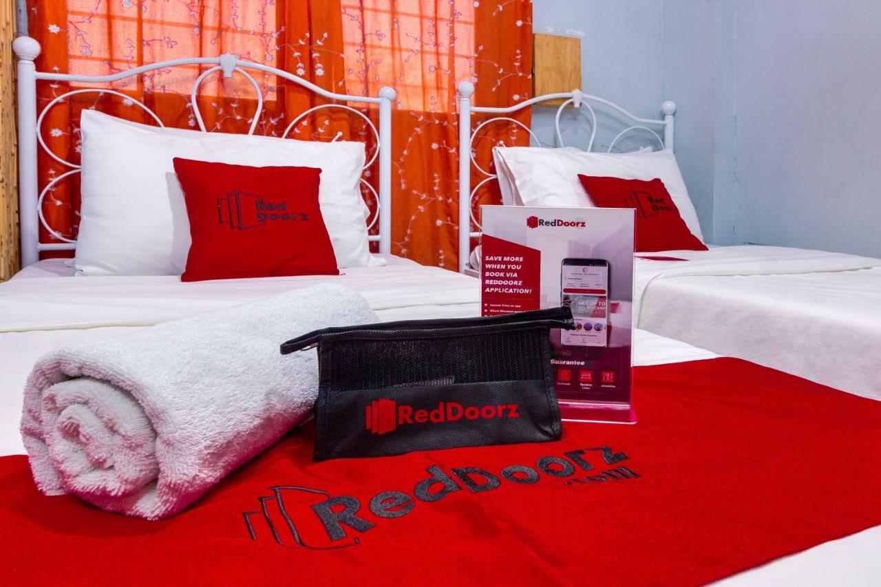 Hotel Reddoorz @ Zapatera Cebu Esterno foto